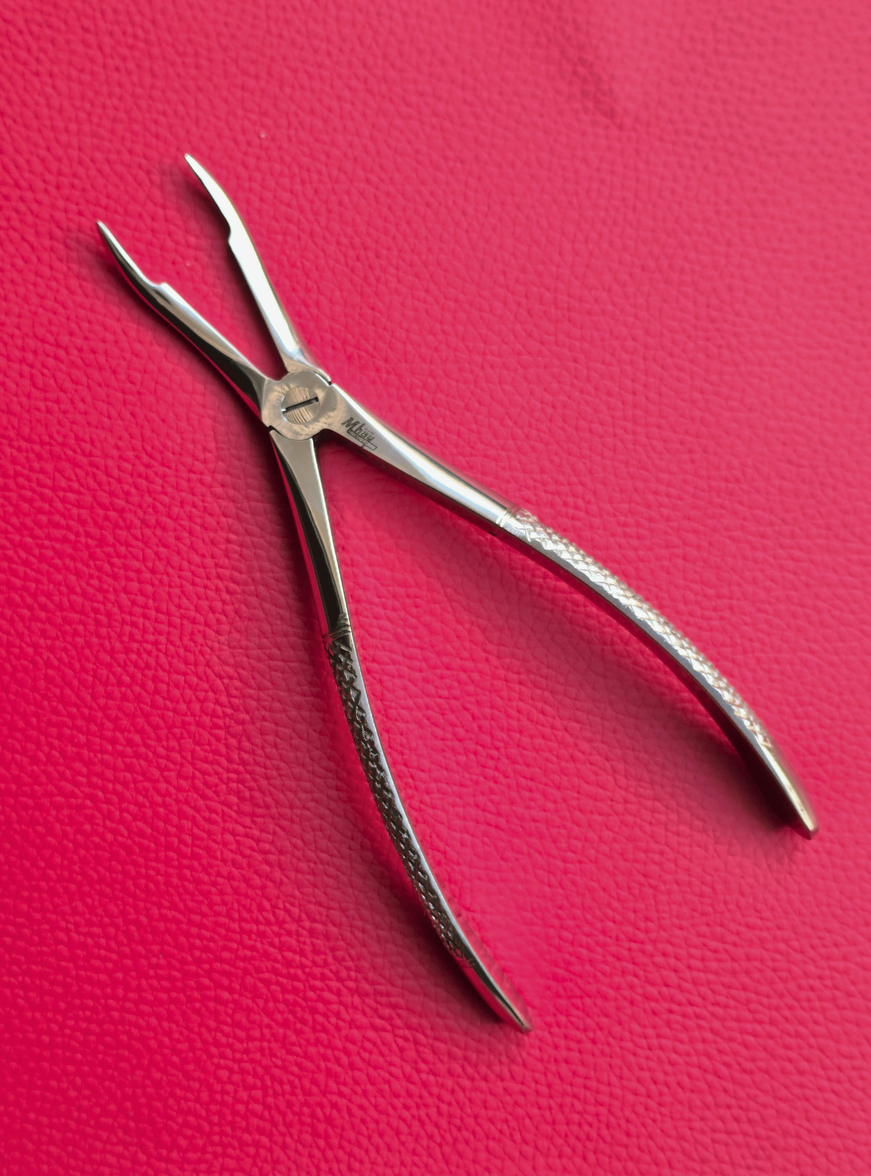Narrow Jaw Extraction Forceps 7.5"